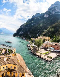 Blick auf einen Ort am Gardasee